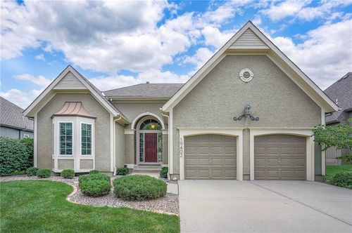 19402 W 98th Ter, Lenexa, KS, 66220-9751 | Card Image