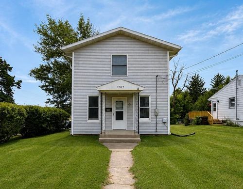 1207 W American St, Freeport, IL, 61032-4816 | Card Image