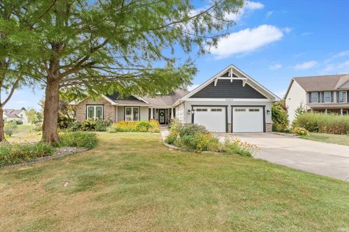 51215 Enchanted Oak Ct, South Bend, IN, 46628-8208 | Card Image