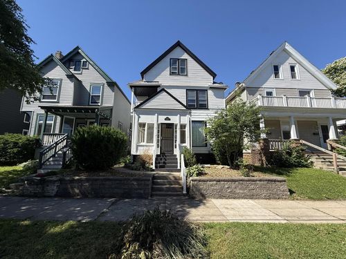 1537 E Irving Place, Milwaukee, WI, 53202 | Card Image