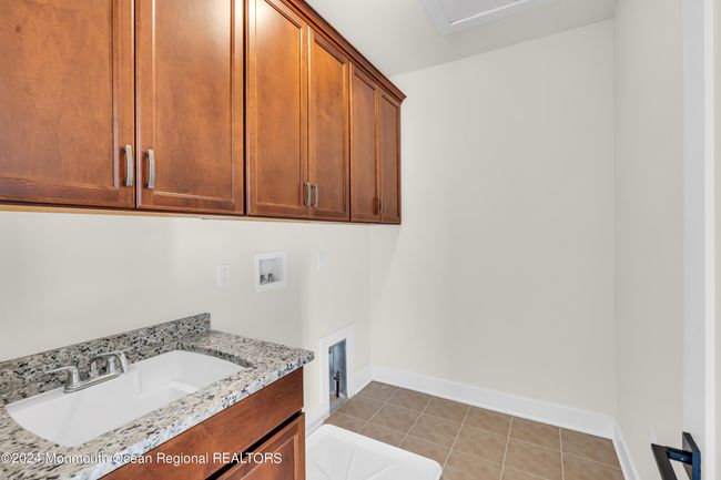 6 Augustus Dr, Condo with 4 bedrooms, 4 bathrooms and null parking in Middletown NJ | Image 27
