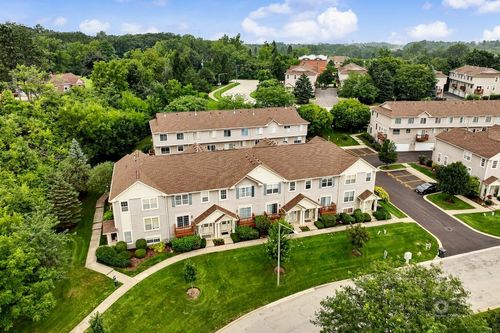 11S490 Rachael Ct, Willowbrook, IL, 60527-2720 | Card Image