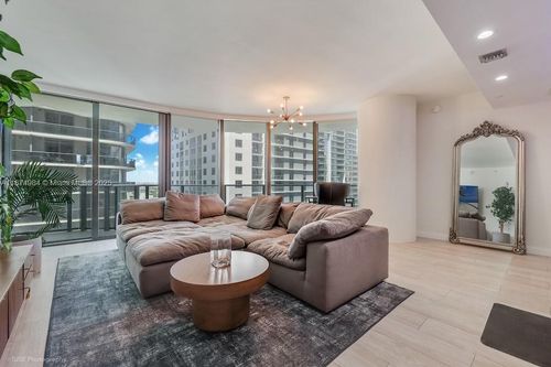 apt-1808-45 Sw 9th St, Miami, FL, 33130-3897 | Card Image