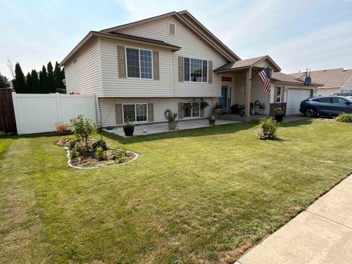 8416 Lancaster Dr, Pasco, WA, 99301-6612 | Card Image