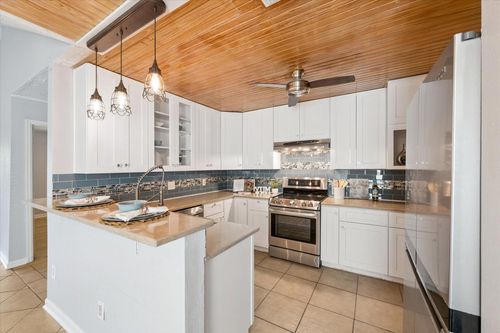 305 Baycrest Dr, League City, TX, 77573-9201 | Card Image