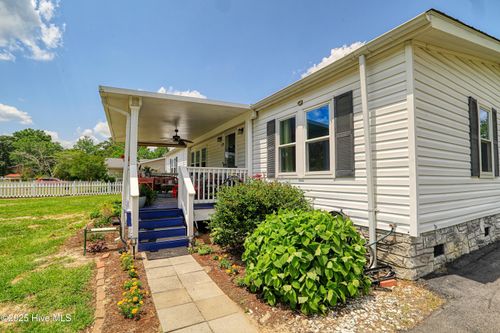 679 Bay Harbor Dr, Hampstead, NC, 28443-2766 | Card Image