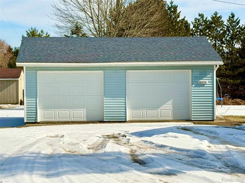 5976 Falkenbury Rd, North Branch, MI, 48461-9675 | Card Image