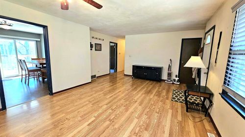 1208 Perry Ln, Fulton, MO, 65251-2229 | Card Image