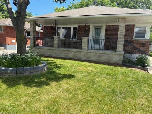 7 Greenwood St, Hamilton, ON, L8T3N2 | Card Image