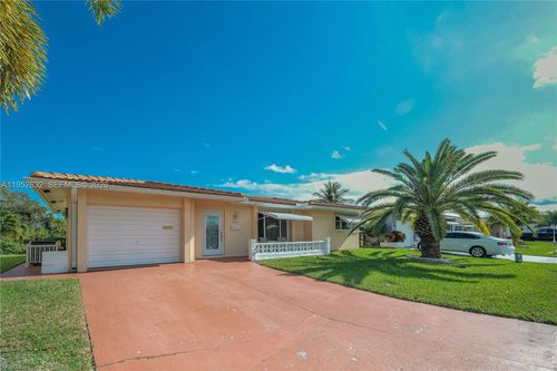 4904 Mainland Dr, Tamarac, FL, 33319-5854 | Card Image