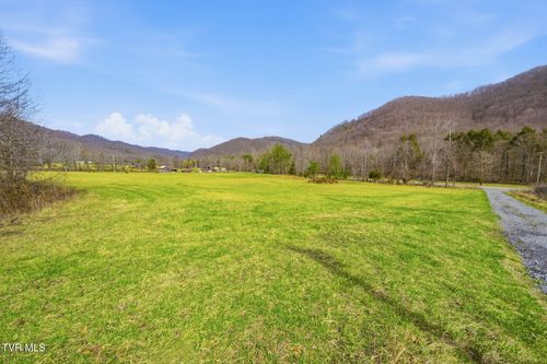 724 Dry Creek Rd, Jonesborough, TN, 37659-7019 | Card Image