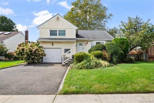 25 Marilyn Blvd, Plainview, NY, 11803-1942 | Card Image