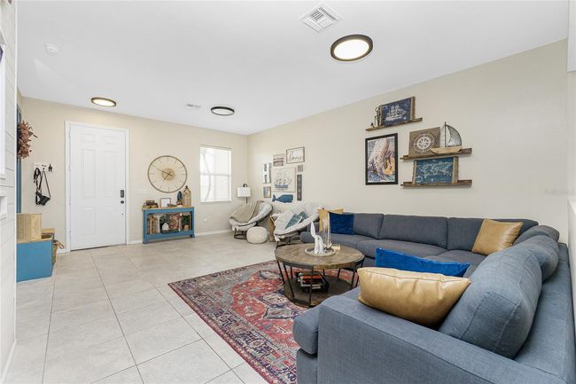 Front Room/Family Room | Image 11