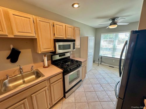 13 Springfield Cir, Central Islip, NY, 11722-4630 | Card Image