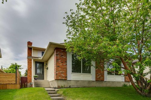 51 Woodbrook Green Sw, Calgary, AB, T2W4P6 | Card Image