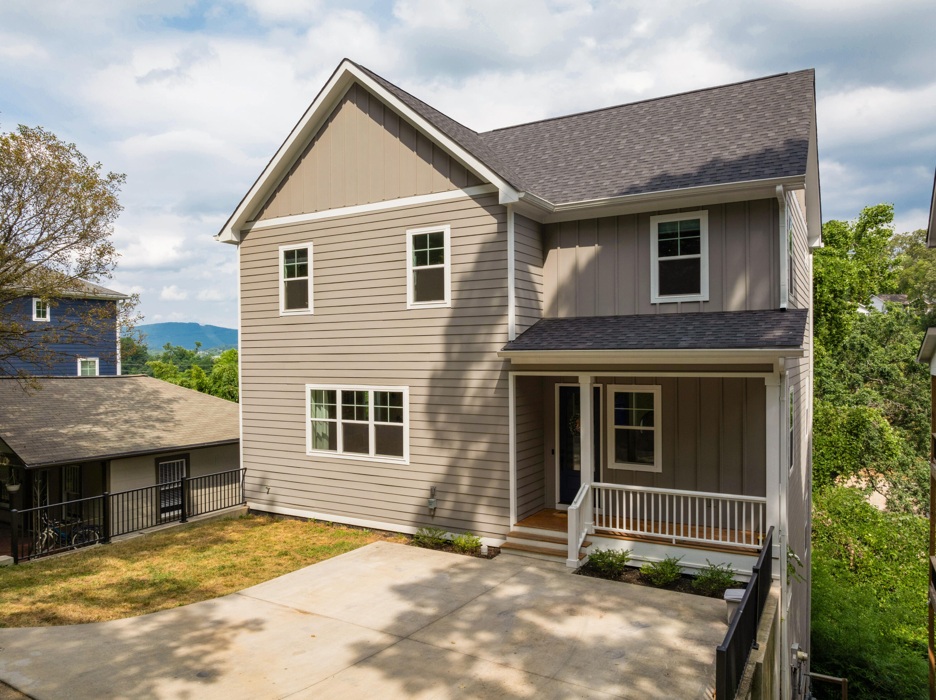 Thompson St, Chattanooga, TN 37405