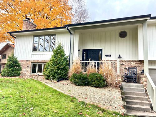 36 Deer Hills Dr, North Oaks, MN, 55127-2211 | Card Image