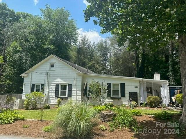 4th Ave, Hendersonville, NC 28739