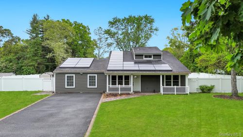 4 Hale Ln, Coram, NY, 11727-2902 | Card Image