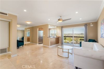 110 - Fontaine Street, Condo with 2 bedrooms, 2 bathrooms and 1 parking in San Diego CA | Image 3