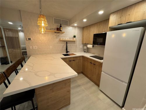 apt-2101-1088 Bishop St, Honolulu, HI, 96813-3122 | Card Image