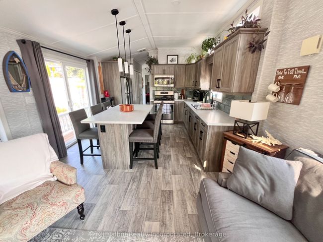 100 N Harbour Rd W, Home with 2 bedrooms, 1 bathrooms and 1 parking in Goderich ON | Image 18