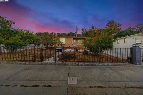 584 Fernando Dr, Novato, CA, 94945-3334 | Card Image