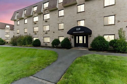 apt-223-119 Grove St, Rockland, MA, 02370-2351 | Card Image