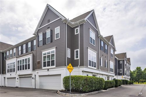 325 Parade St, Cranberry Twp, PA, 16066-3518 | Card Image