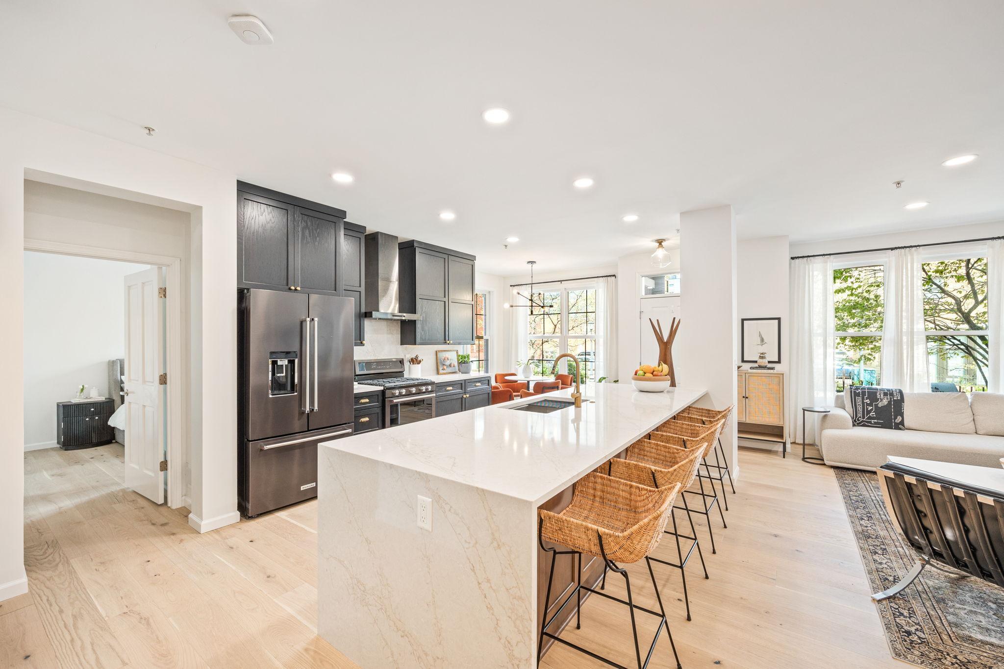 10th St, Minneapolis, MN 55404