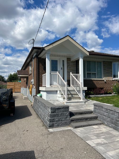 10 Rambler Pl, North York, ON, M3L1N7 | Card Image