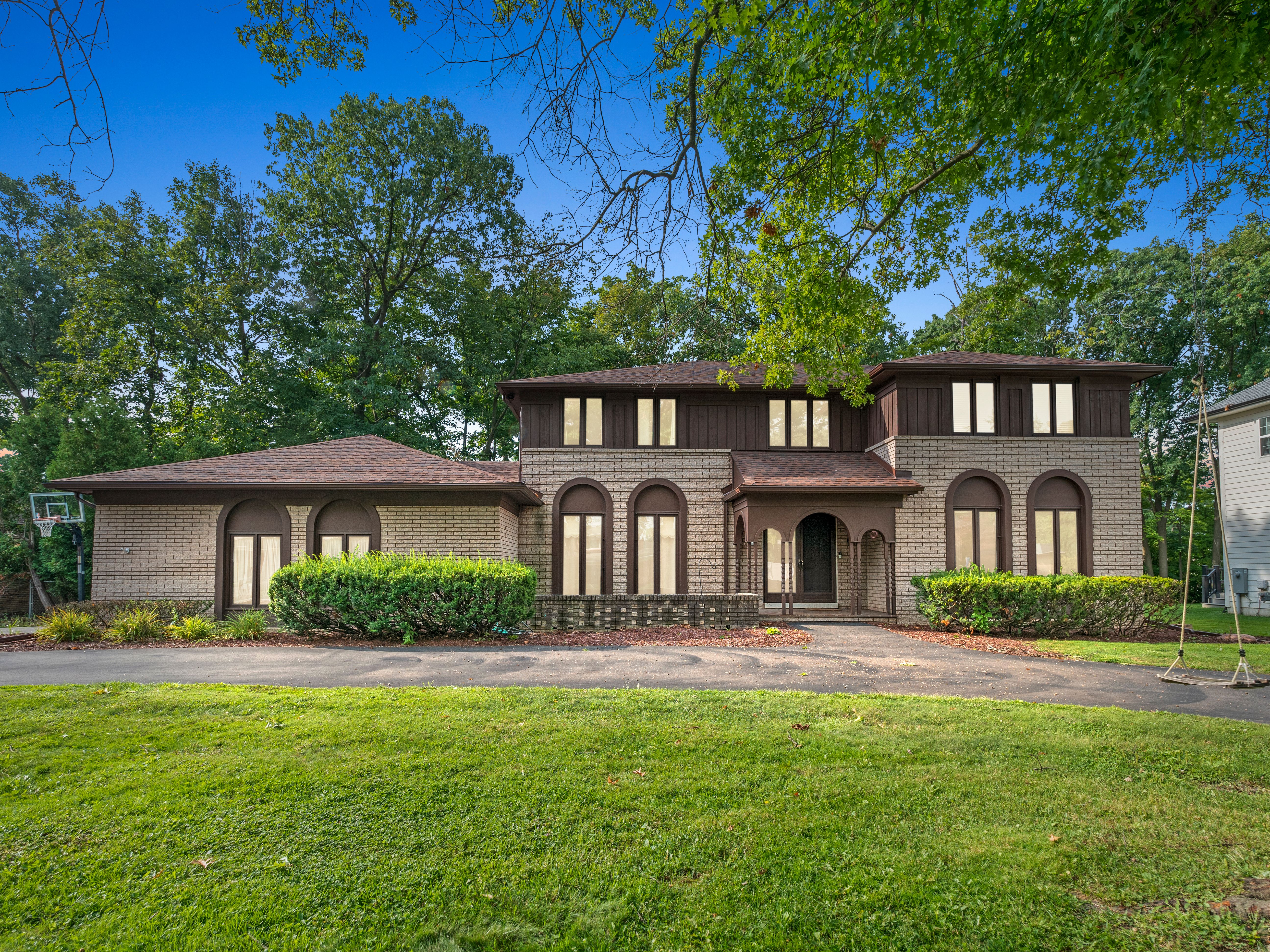 Coventry Woods Ln, Southfield, MI 48034