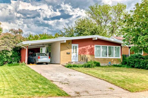 1009 17 St N, Lethbridge, AB, T1H3E3 | Card Image