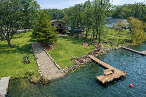 8508 Fox River Rd, Waterford, WI, 53185-1053 | Card Image