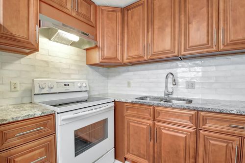 212-400 Village Green Cir W, Palm Springs, FL, 33461-6518 | Card Image