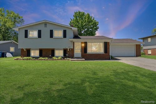 5925 Strathdon Way, Waterford, MI, 48327-2056 | Card Image