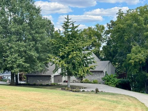 285 Beams Dr, Harrodsburg, KY, 40330-8202 | Card Image