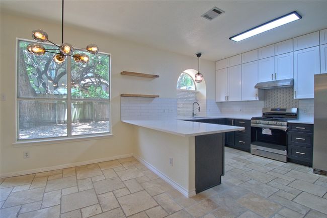 2423 Falcon Dr, House other with 3 bedrooms, 3 bathrooms and 4 parking in Round Rock TX | Image 8