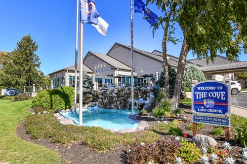 111 Center St, Lake Geneva, WI, 53147-2087 | Card Image