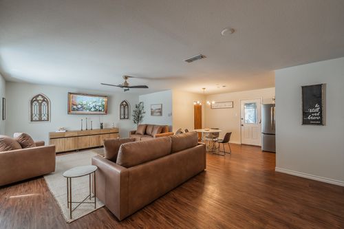 302 W Hale Ave, Decatur, TX, 76234-2130 | Card Image