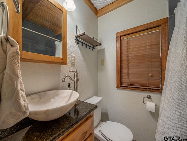 22090 Sportsman Dr, House other with 3 bedrooms, 2 bathrooms and null parking in Chandler TX | Image 11
