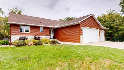 4-rent-122 Ridge Rd, New London, MN, 56273-8652 | Card Image