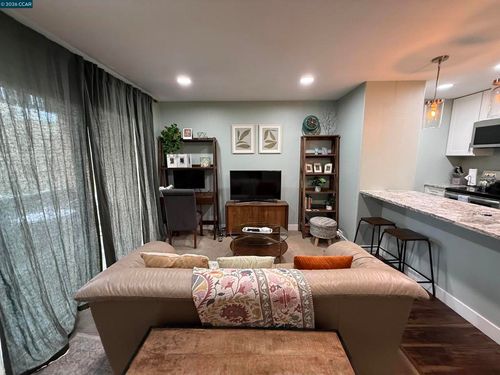 1246 Walker Ave, Walnut Creek, CA, 94596-4861 | Card Image