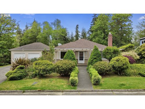 228 Kensington Ave, Astoria, OR, 97103-4913 | Card Image