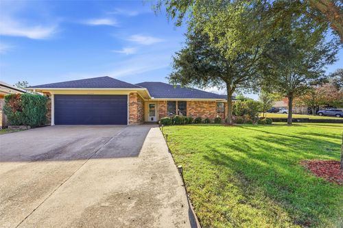 5240 Hill Ridge Dr, Fort Worth, TX, 76135-1742 | Card Image