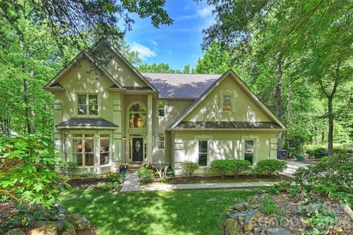 7133 Cobblecreek Dr, Matthews, NC, 28104-8638 | Card Image