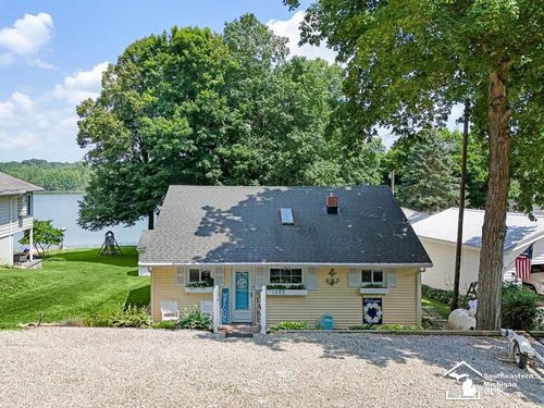 7940 Shaffer Rd, Reading, MI, 49274-9842 | Card Image