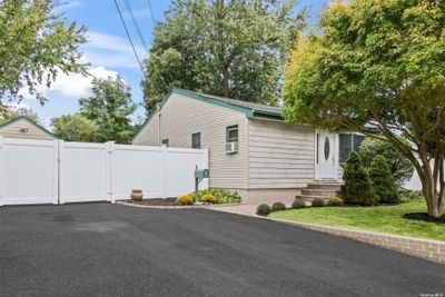 7 Oswego Place, House other with 2 bedrooms, 1 bathrooms and null parking in Ronkonkoma NY | Image 2