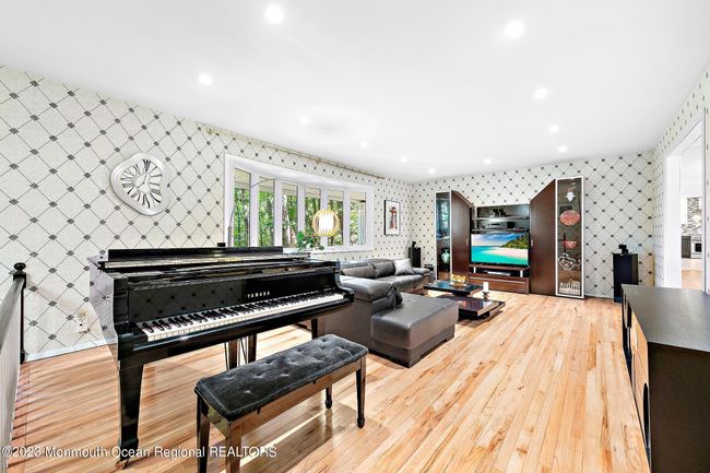 10 Edgewood Dr, House other with 5 bedrooms, 3 bathrooms and null parking in Holmdel NJ | Image 6