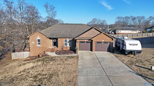 115 Grassy Bank Dr, New Market, AL, 35761-7116 | Card Image